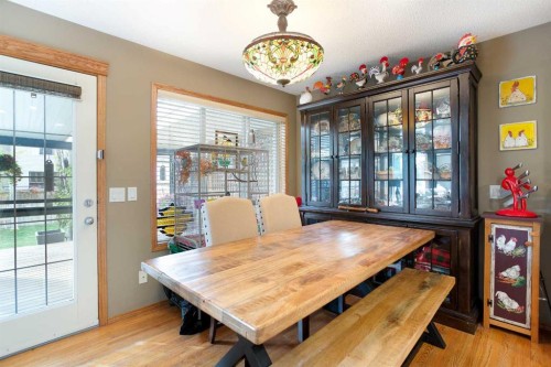196 Brightondale Close Se, Calgary, AB - Indoor Photo Showing Dining Room