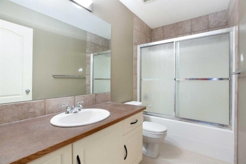 196 Brightondale Close Se, Calgary, AB - Indoor Photo Showing Bathroom