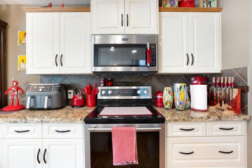 196 Brightondale Close Se, Calgary, AB - Indoor Photo Showing Kitchen