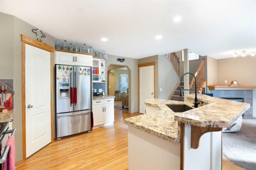 196 Brightondale Close Se, Calgary, AB - Indoor Photo Showing Kitchen