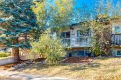 263 Silver Mead Close NW Calgary, AB T3B 3M7