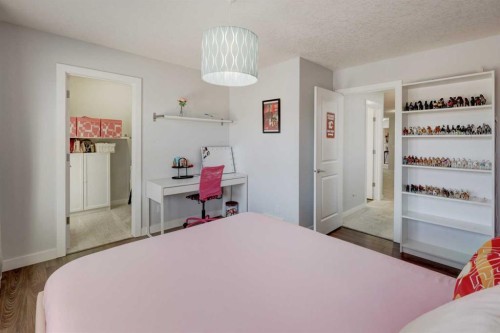 213 Kingsmere Cove Se, Airdrie, AB - Indoor Photo Showing Bedroom