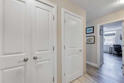 305-605 14 Avenue Sw, Calgary, AB - Indoor Photo Showing Other Room