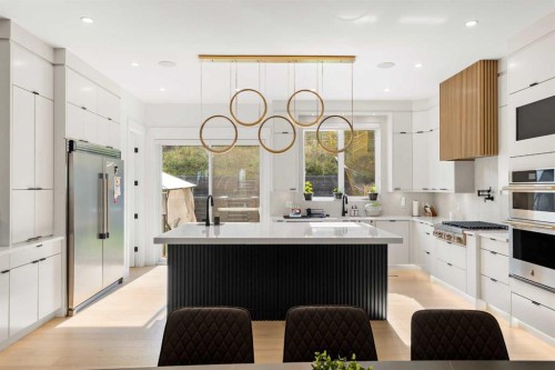 467 Patterson Boulevard Sw, Calgary, AB - Indoor Photo Showing Kitchen With Upgraded Kitchen