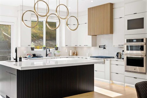 467 Patterson Boulevard Sw, Calgary, AB - Indoor Photo Showing Kitchen With Upgraded Kitchen