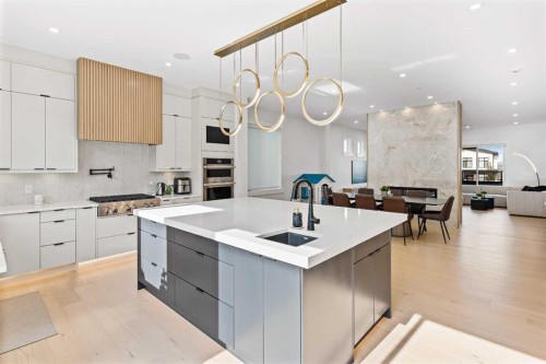 467 Patterson Boulevard Sw, Calgary, AB - Indoor Photo Showing Kitchen With Double Sink With Upgraded Kitchen