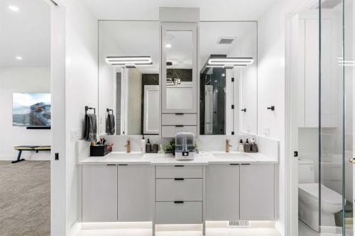 467 Patterson Boulevard Sw, Calgary, AB - Indoor Photo Showing Bathroom