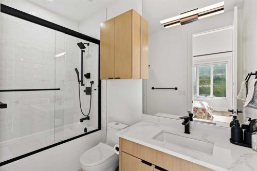 467 Patterson Boulevard Sw, Calgary, AB - Indoor Photo Showing Bathroom