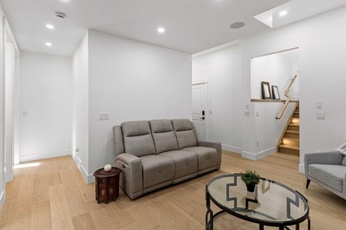 467 Patterson Boulevard Sw, Calgary, AB - Indoor Photo Showing Living Room