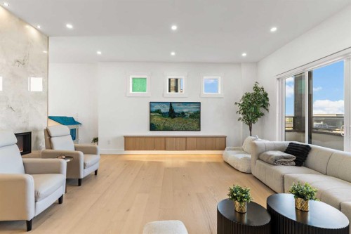 467 Patterson Boulevard Sw, Calgary, AB - Indoor Photo Showing Living Room