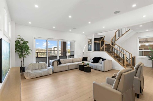 467 Patterson Boulevard Sw, Calgary, AB - Indoor Photo Showing Living Room