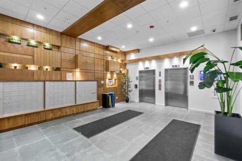 304-122 Mahogany Centre Se, Calgary, AB - Indoor Photo Showing Other Room