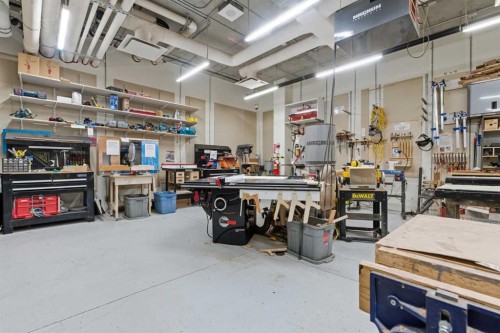 304-122 Mahogany Centre Se, Calgary, AB - Indoor Photo Showing Garage