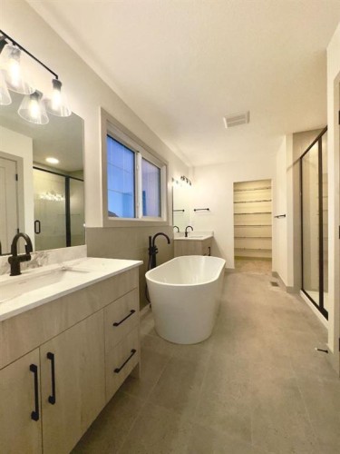 37 North Bridges Landing, Langdon, AB - Indoor Photo Showing Bathroom