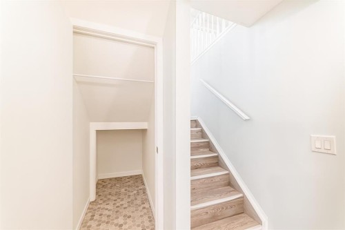 151 F Pinehill Road Ne, Calgary, AB - Indoor