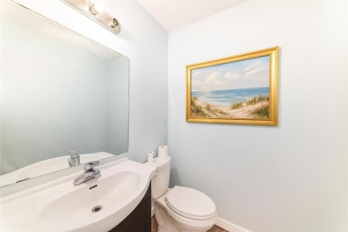 151 F Pinehill Road Ne, Calgary, AB - Indoor Photo Showing Bathroom