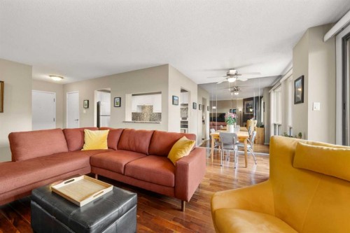 403-1334 14 Avenue Sw, Calgary, AB - Indoor Photo Showing Living Room