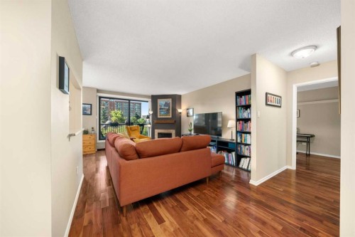 403-1334 14 Avenue Sw, Calgary, AB - Indoor Photo Showing Living Room