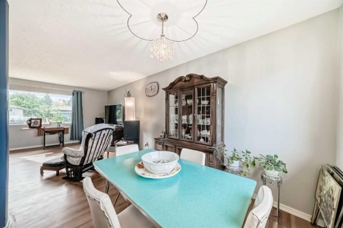 126 Springwood Drive Sw, Calgary, AB - Indoor Photo Showing Dining Room