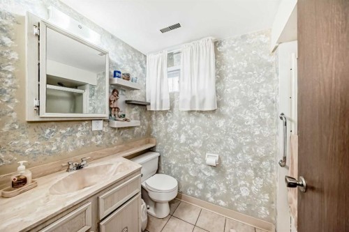 126 Springwood Drive Sw, Calgary, AB - Indoor Photo Showing Bathroom