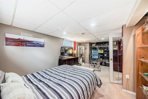 126 Springwood Drive Sw, Calgary, AB - Indoor Photo Showing Bedroom