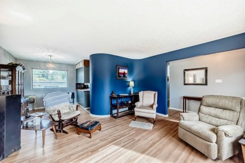 126 Springwood Drive Sw, Calgary, AB - Indoor Photo Showing Living Room