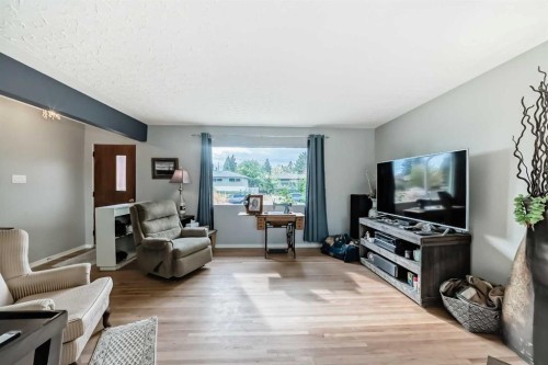 126 Springwood Drive Sw, Calgary, AB - Indoor Photo Showing Living Room