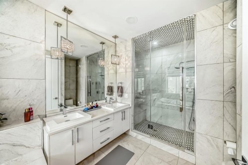 3149 Winspear Crescent Sw, Edmonton, AB - Indoor Photo Showing Bathroom