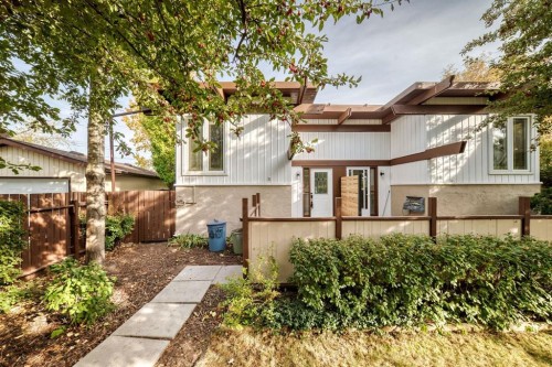 15A Arlington Bay SE Calgary, AB T2H 2B2