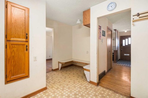 2616 22 Street Nw, Calgary, AB - Indoor Photo Showing Other Room