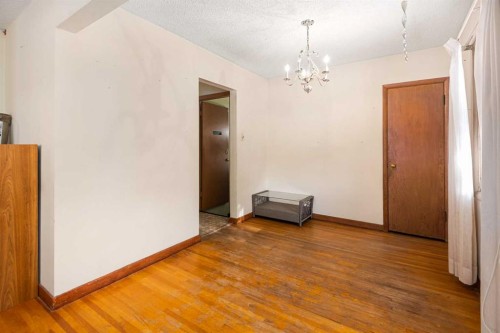2616 22 Street Nw, Calgary, AB - Indoor Photo Showing Other Room
