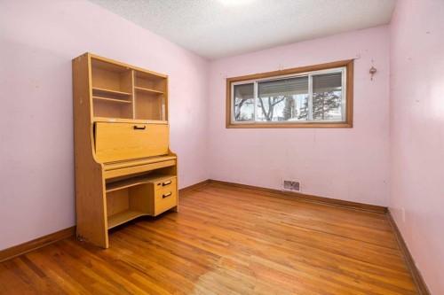 2616 22 Street Nw, Calgary, AB - Indoor Photo Showing Other Room
