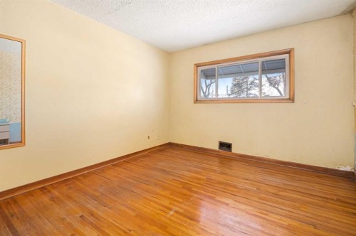 2616 22 Street Nw, Calgary, AB - Indoor Photo Showing Other Room