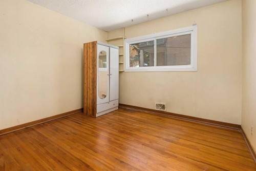 2616 22 Street Nw, Calgary, AB - Indoor Photo Showing Other Room