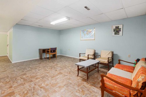 2616 22 Street Nw, Calgary, AB - Indoor