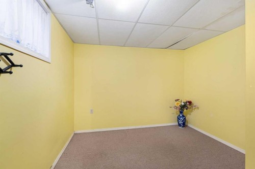 2616 22 Street Nw, Calgary, AB - Indoor Photo Showing Other Room