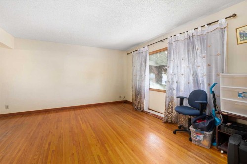 2616 22 Street Nw, Calgary, AB - Indoor Photo Showing Other Room