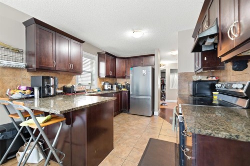 935 Windhaven Close Sw, Airdrie, AB - Indoor Photo Showing Kitchen