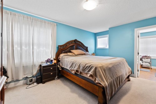 935 Windhaven Close Sw, Airdrie, AB - Indoor Photo Showing Bedroom
