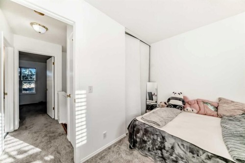 79 Hidden Crescent Nw, Calgary, AB - Indoor Photo Showing Bedroom