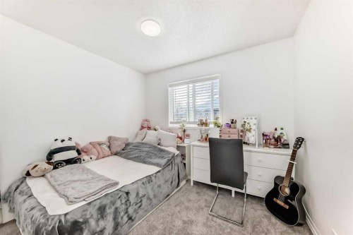 79 Hidden Crescent Nw, Calgary, AB - Indoor Photo Showing Bedroom