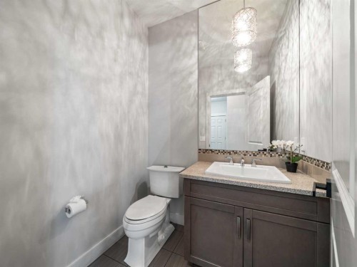 95 Mahogany Manor Se, Calgary, AB - Indoor Photo Showing Bathroom