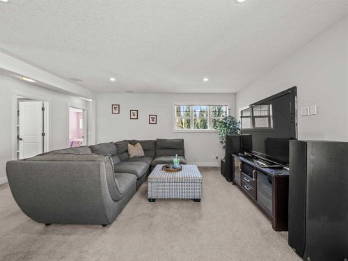 95 Mahogany Manor Se, Calgary, AB - Indoor Photo Showing Living Room