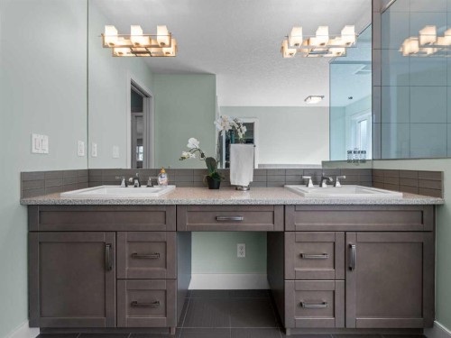 95 Mahogany Manor Se, Calgary, AB - Indoor Photo Showing Bathroom