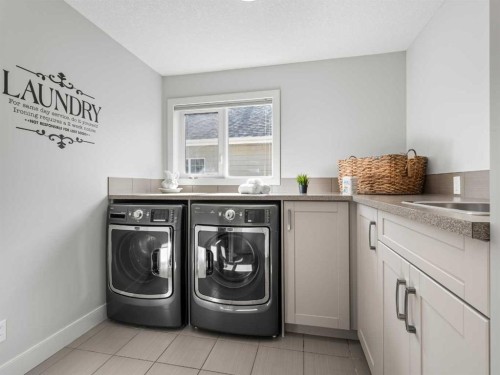 95 Mahogany Manor Se, Calgary, AB - Indoor Photo Showing Laundry Room