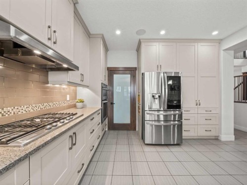 95 Mahogany Manor Se, Calgary, AB - Indoor Photo Showing Kitchen With Upgraded Kitchen