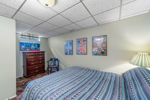 258-20 Midpark Crescent Se, Calgary, AB - Indoor Photo Showing Bedroom