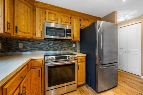 258-20 Midpark Crescent Se, Calgary, AB - Indoor Photo Showing Kitchen