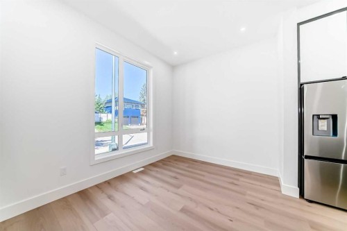 2371 20 Avenue Nw, Calgary, AB - Indoor Photo Showing Other Room