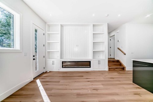 2371 20 Avenue Nw, Calgary, AB - Indoor Photo Showing Other Room